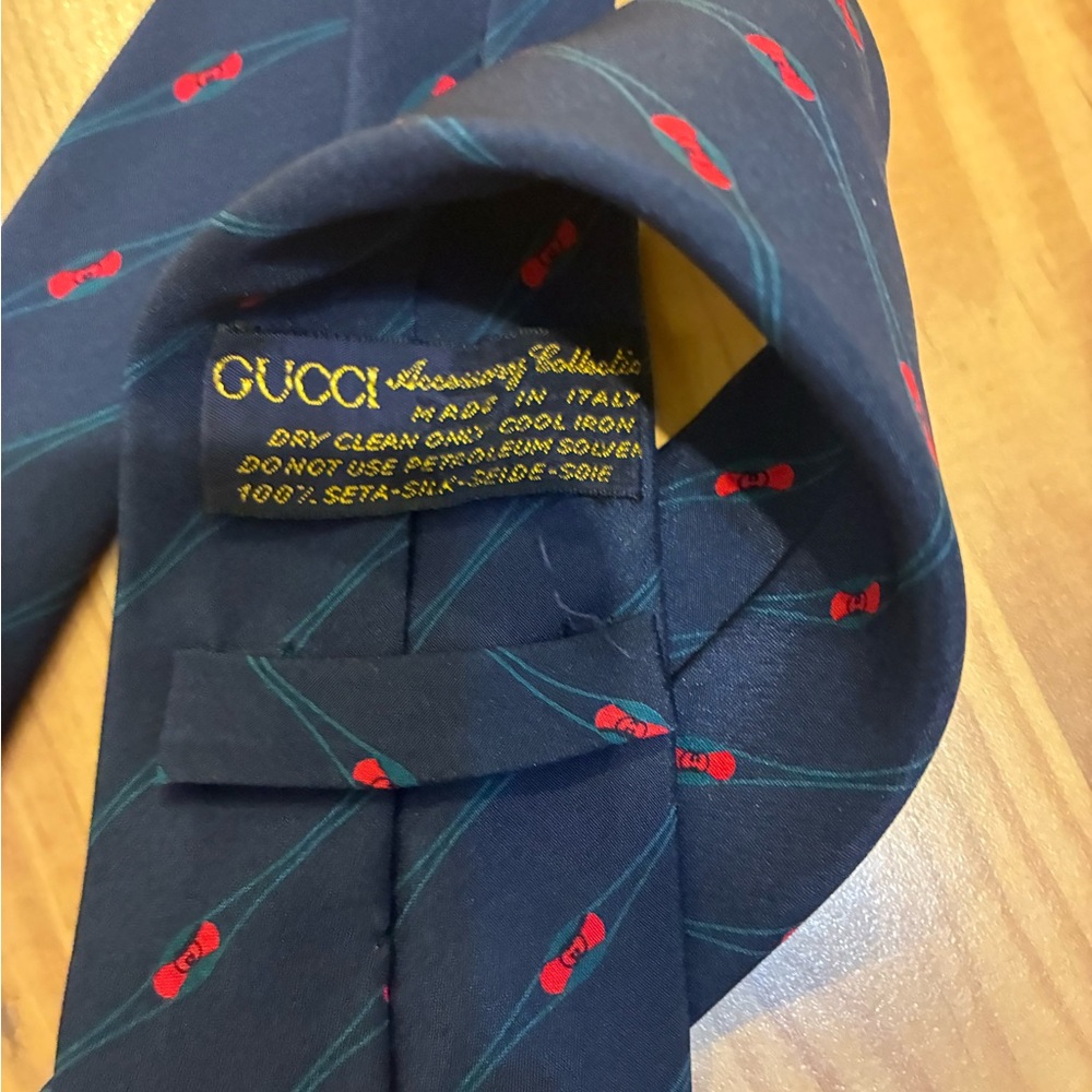 Gucci silk mens tie Classic Navy Tie with Red Pattern